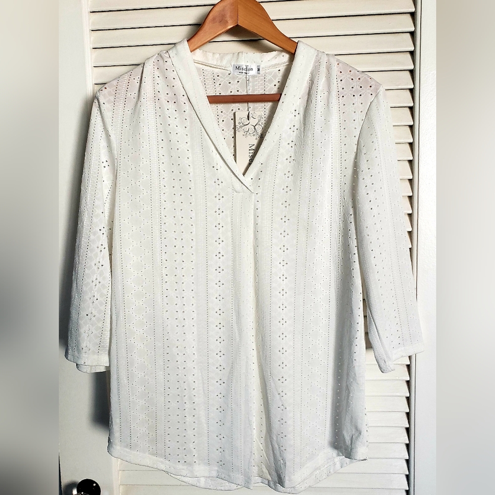 Miselon White Eyelet V-Neck Blouse